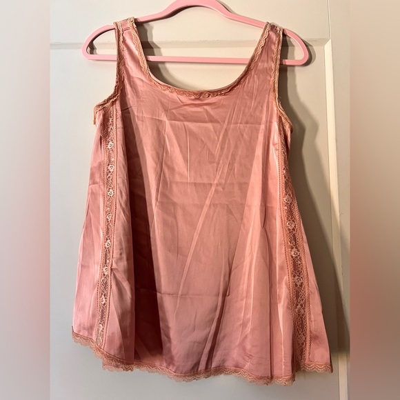 POL Pink lace Embellished Sleeveless Tank Top NWOT has small deodorant markings - Picture 2 of 7